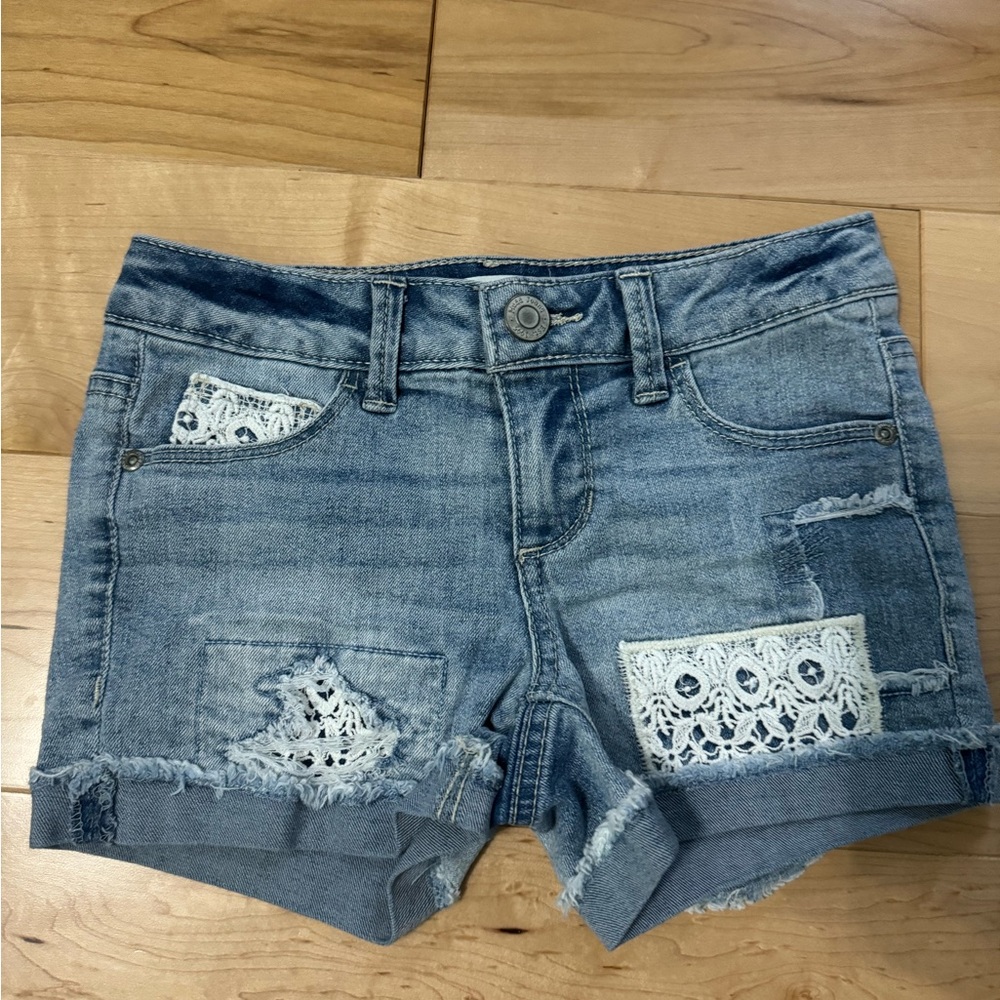 Mudd lace girls patched Jean shorts size 8